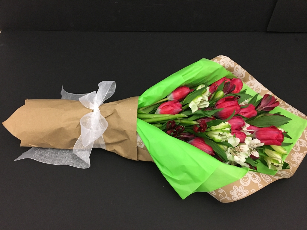 flower bouquet, hand-tied bouquet, modern, kraft paper