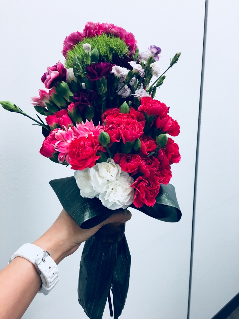 flower bouquet, hand-tied bouquet, modern, carnations