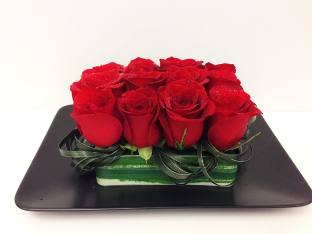 low flower arrangement, modern, contemporary