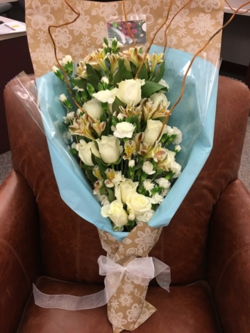 flower bouquet, hand-tied bouquet, modern, kraft paper