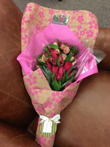 flower bouquet, hand-tied bouquet, modern, kraft paper