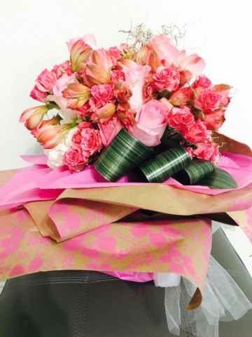 flower bouquet, hand-tied bouquet, modern, kraft paper