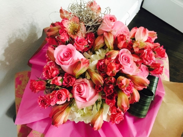 flower bouquet, hand-tied bouquet, modern, kraft paper