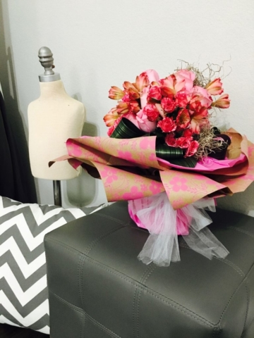 flower bouquet, hand-tied bouquet, modern, kraft paper