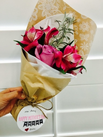 flower bouquet, hand-tied bouquet, modern, kraft paper
