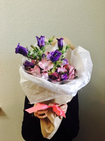 flower bouquet, hand-tied bouquet, modern, kraft paper