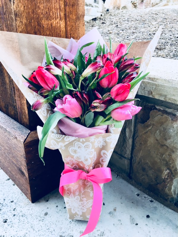 flower bouquet, hand-tied bouquet, modern, kraft paper, valentine's day