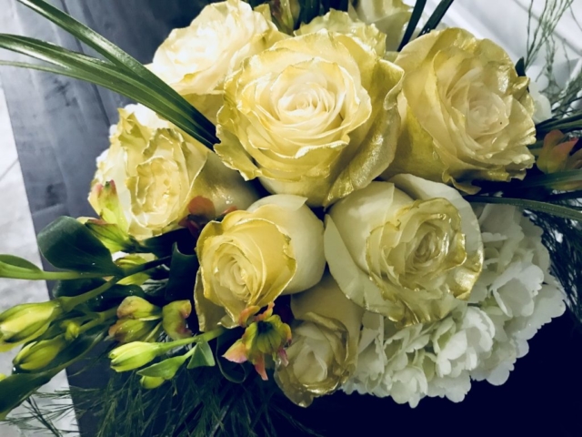 flower bouquet, hand-tied bouquet, modern, white and gold