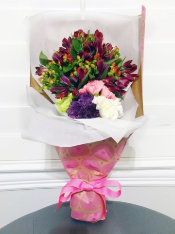 flower bouquet, hand-tied bouquet, modern, kraft paper
